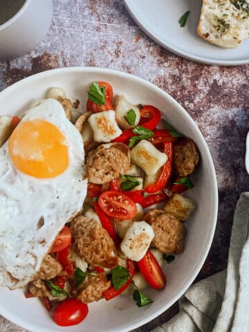 breakfast gnocchi bowl with sausage and peppers
